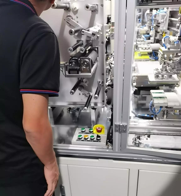 用于制片機和疊片機的伺服控制,提升電氣工程中IO精度的解決方案